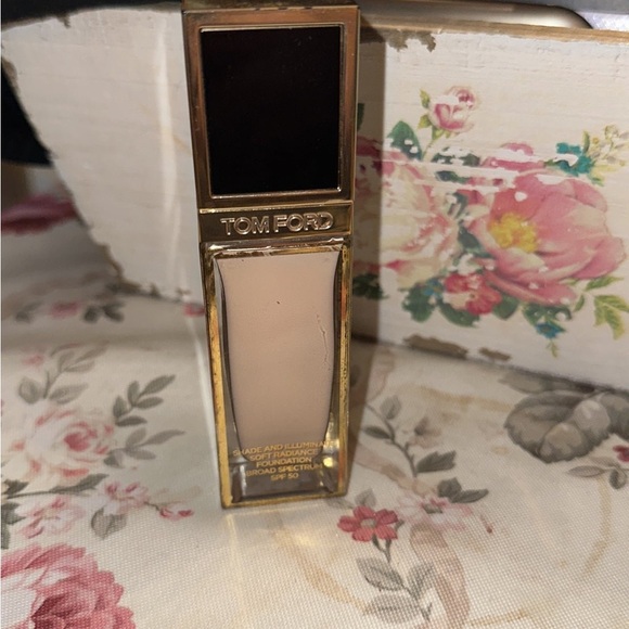 TOM FORD SHADE & ILLUMINATE SOFT RADIANCE foundation - Picture 6 of 10